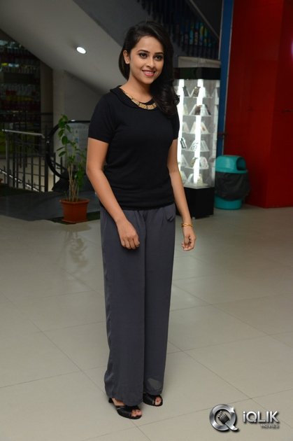 Sri-Divya-Interview-About-Rayudu